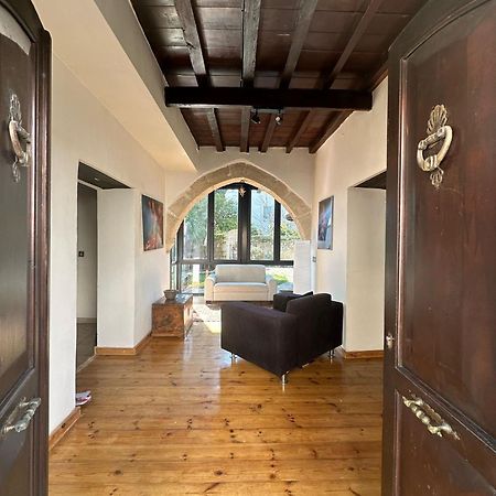 Olive House Villa ไคริเนีย ภายนอก รูปภาพ
